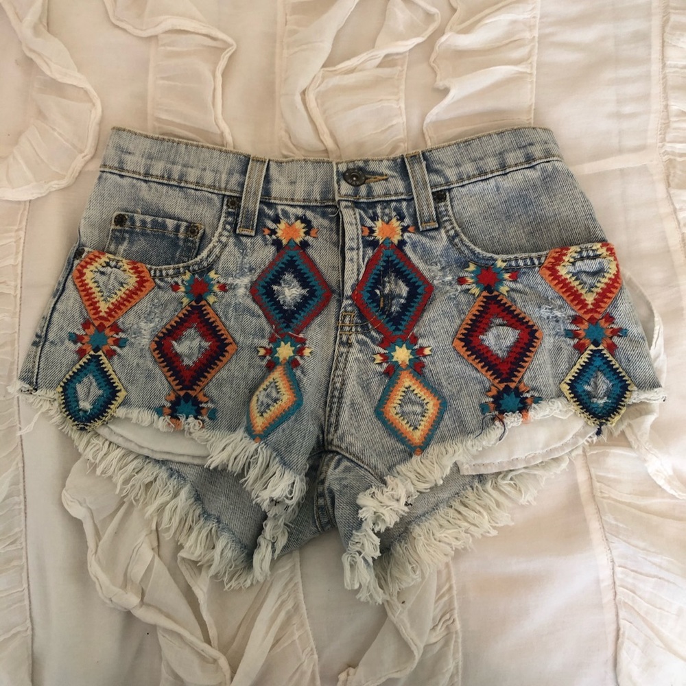 NWOT Carmar embroidered jean shorts